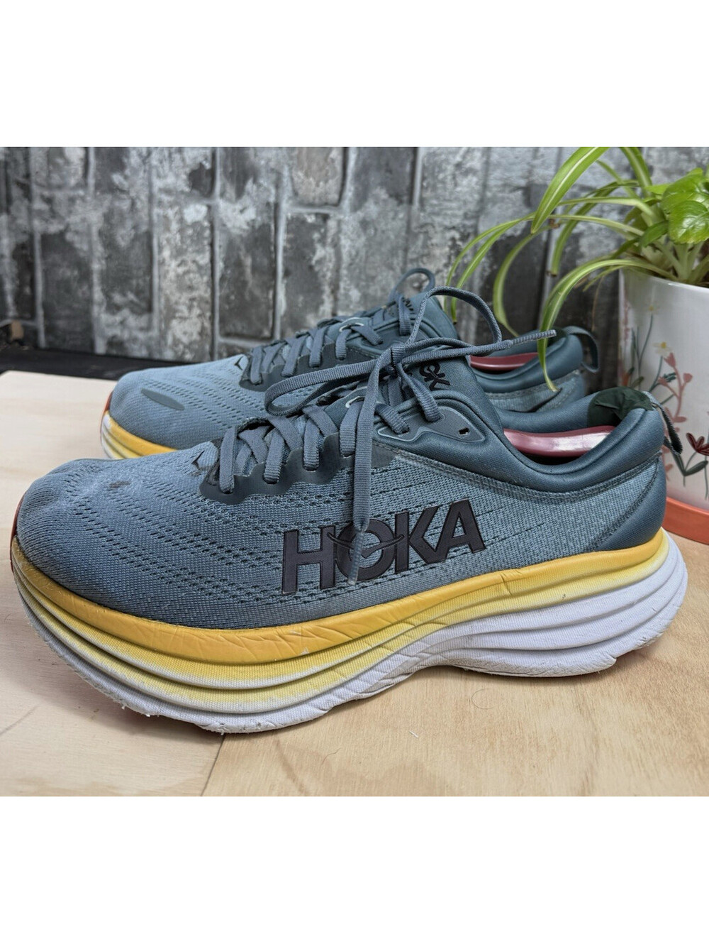 HOKA Bondi Men's Gray/Yellow/White/Orange Low Top Lace-Up 4E 1117955